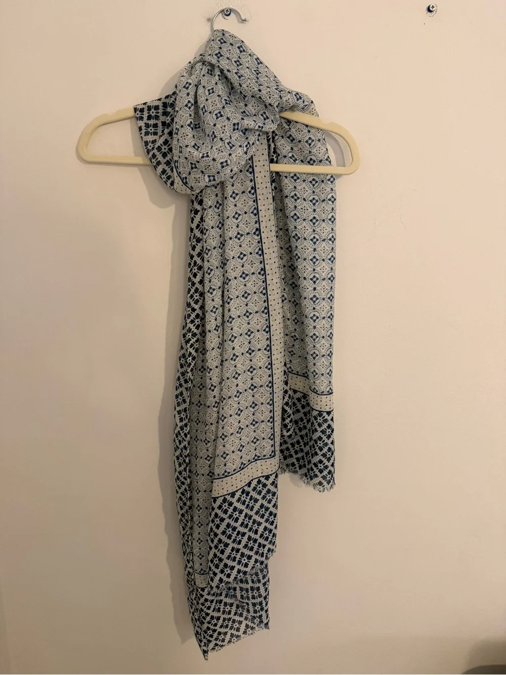 NWT Cotton Blue White Tile Print Oversized Scarf Wrap Shawl 35x70